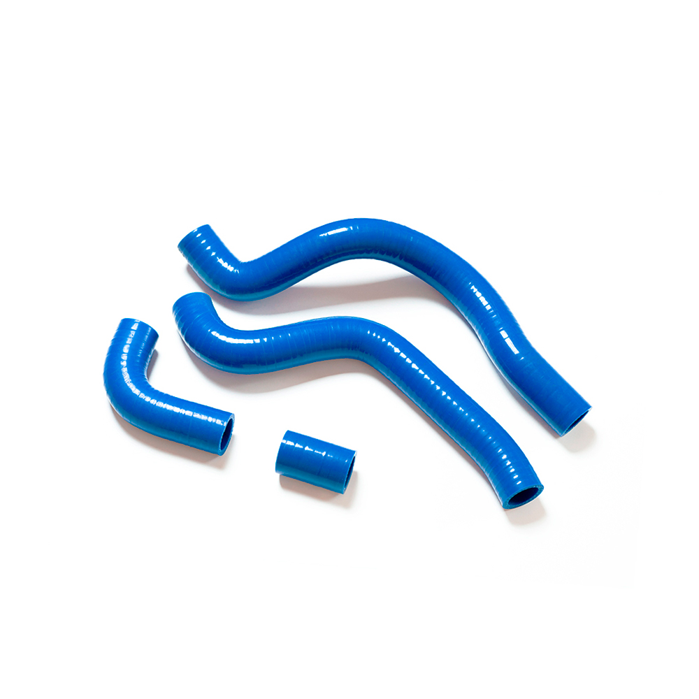 Альтернативой резиновым патрубкам являются патрубки и шланги из силикона. Патрубки из силикона, с трехслойным армированием выдерживают давление до 10 Атм и сохраняют эластичность при температуре до -60°С.